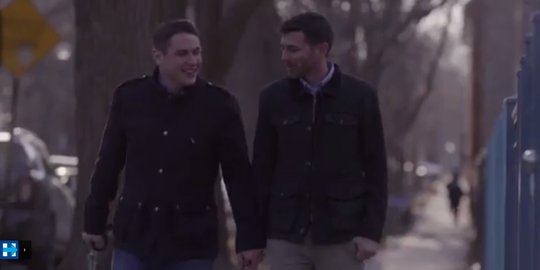 Pasangan gay gembira video Hillary Clinton dukung sesama jenis