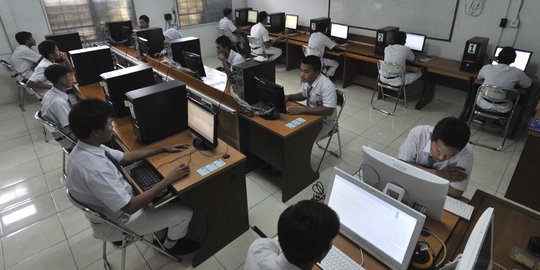 Ahok kaget Jokowi ikutan tinjau UN di sekolah Jakarta
