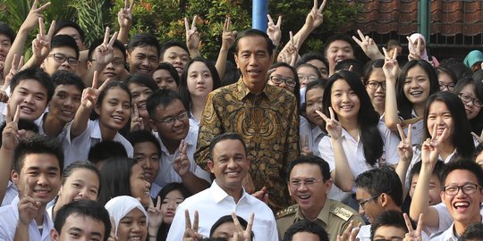 Antusiasme siswa SMAN 2 foto bareng Jokowi, Ahok, dan Menteri Anies