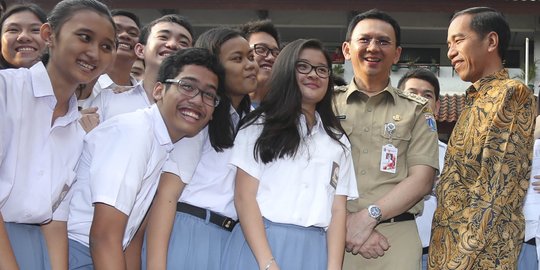 Ahok ke guru: Kalau uang tak dibelikan UPS, bisa bangun sekolah