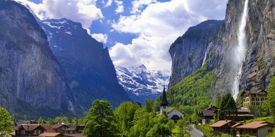 Lauterbrunnen, lembah 72 air terjun yang jadi inspirasi The Hobbit