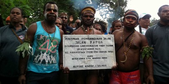 Jalan menuju 7 sumber mata air di lereng Merapi diberi nama Papua