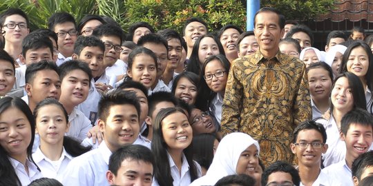 Undang makan siang pengamat, Jokowi tanya popularitas pemerintah