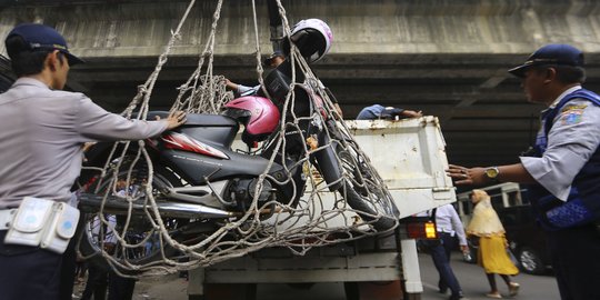 Biar kapok, Dishub angkut motor yang parkir liar di Tanah Abang