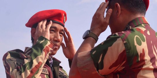 Momen Jokowi jajal baret Kopassus, Marinir hingga Paskhas