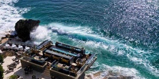 10 Restoran dengan pemandangan menakjubkan di pulau dewata