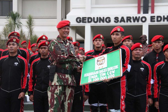 kopassus terjun payung