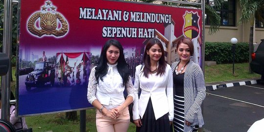 Soal pembajakan, Siti Badriah dan Vicky Shu curhat ke Kapolri