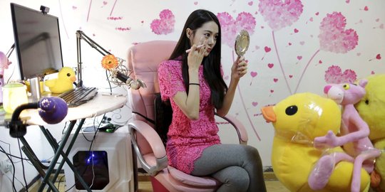 Mengintip kesibukan wanita Beijing bekerja jadi penghibur online