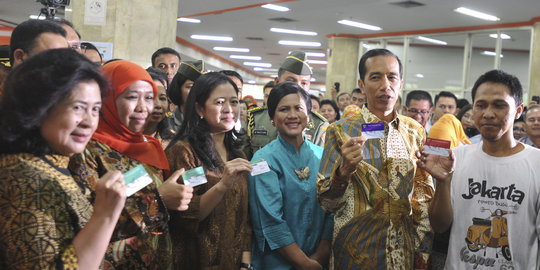 Ke Sumut, Jokowi tinjau kebun karet & bagikan Kartu Indonesia Sehat