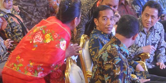Jokowi tiba-tiba bertemu Agung Laksono & Paloh di rumah makan Medan