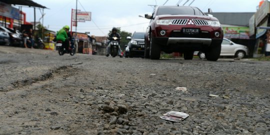 Kondisi suram jalan rusak di Tangsel ancam keselamatan warga