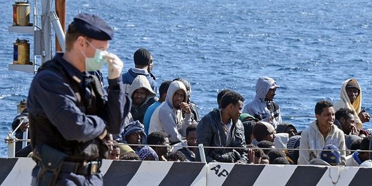 Warga muslim lempar keluar 12 pengungsi Kristen dari perahu