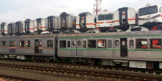 Mengintip kuburan KRL di Stasiun Purwakarta