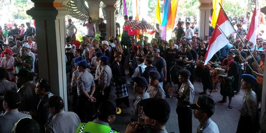 Demo, massa pro reklamasi Teluk Benoa bertemu dengan DPRD Bali