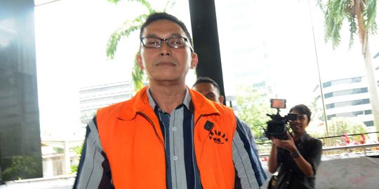 Ajudan Fuad Amin didakwa jadi perantara suap Rp 1,9 miliar