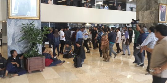 Demo di dalam Gedung DPR, enam mahasiswa diringkus Pamdal