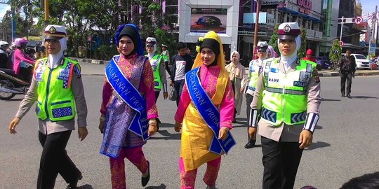 Hari Kartini, Polwan Aceh pakai kebaya adat