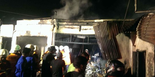 Tiga ruko terbakar di Pekanbaru, 4 penghuni tewas terpanggang