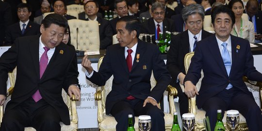 Jokowi tengahi pemimpin Jepang dan China di KTT Asia Afrika