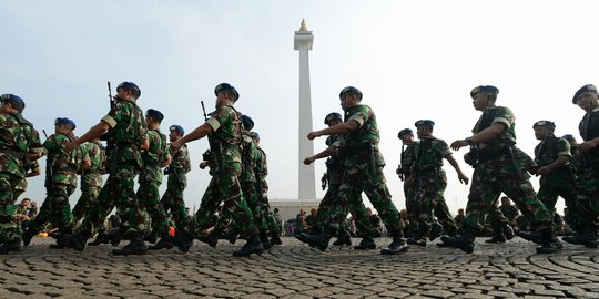 Curhat anggota TNI, lelah jaga KAA masih layani selfie warga