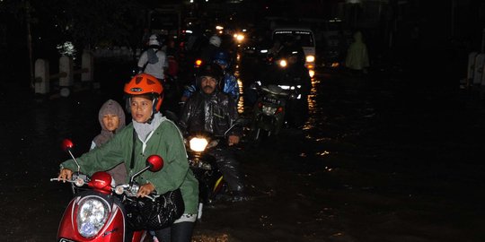 Hujan lebat mengguyur Yogyakarta di Hari Bumi, sebabkan banjir