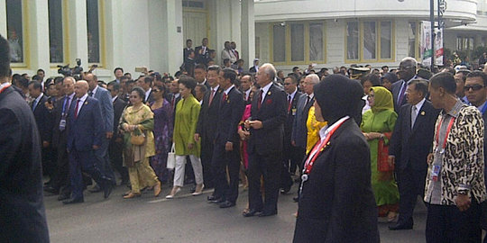 Historical walk KAA, Jokowi diapit Presiden China dan PM Malaysia