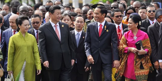 Jokowi dari awal sampai penutupan KAA lengket dengan China