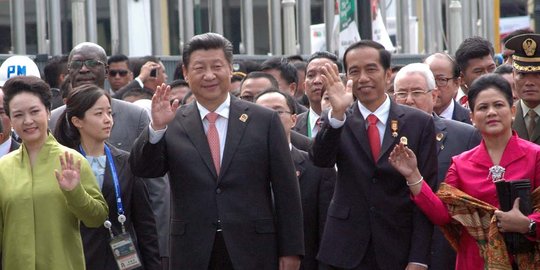 Jokowi dan Xi Jinping 'lengket' di baris depan napak tilas KAA 1955