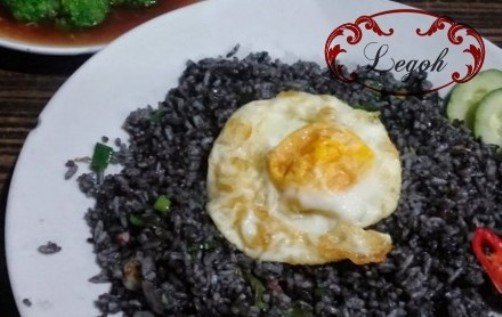 makanan serba hitam