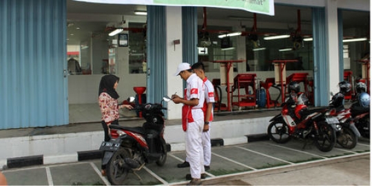 Gratis cek rem-rantai motor Honda di sekolah, kantor, dan 
