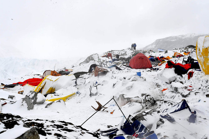 longsor gunung everest