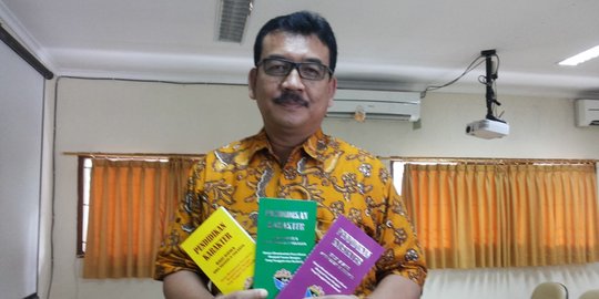 Kepsek SMAN 8 buat buku untuk bentuk karakter murid, dikasih gratis