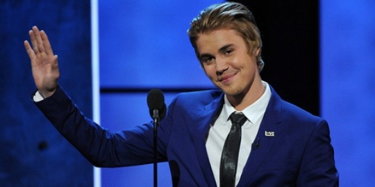 \'I Really Like You\' Jadi Lagu Populer Gara-Gara Justin Bieber