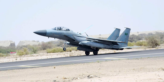 Pesawat tempur Arab Saudi jatuh, 2 orang tewas