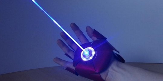 Pria ini sukses buat sarung tangan laser ala Iron Man