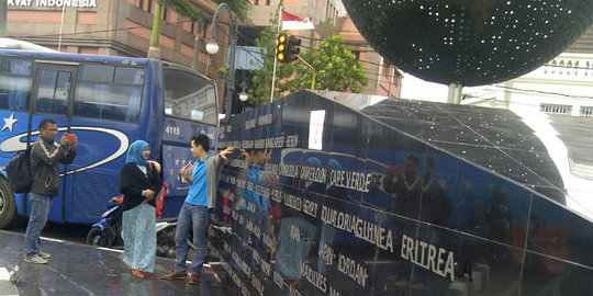 Baru diresmikan, monumen KAA di Bandung sudah dirusak