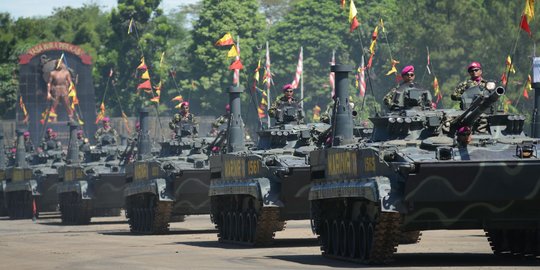 Deretan tank amfibi & alutsista TNI AL meriahkan sertijab Dankormar