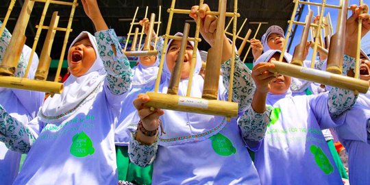 Gema Angklung di Bandung Pecahkan Rekor Dunia Baru