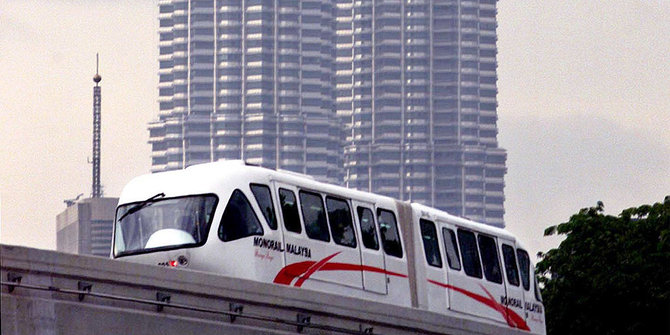 Kereta layang Bekasi - Jakarta milik Adhi Karya dibangun 