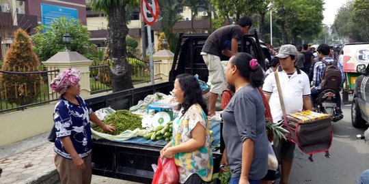 Uber Satpol PP, pedagang jualan di depan Polresta Medan