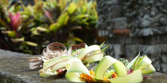 ditegur kencing di pura turis ausie hajar warga bali rev1