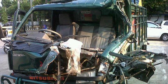 Truk vs Avanza di Jalinsum Batubara, 4 tewas 4 luka