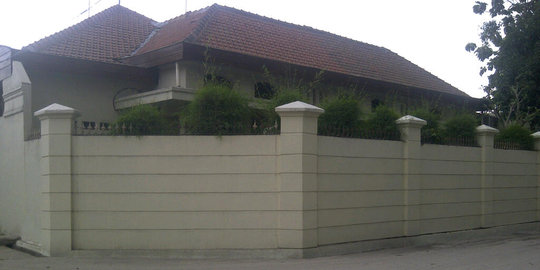 Pantaskah pakai APBN untuk perbaikan jalan rumah pribadi Jokowi?