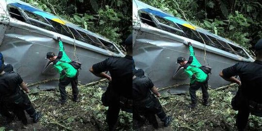 Bus siswa SMK 1 Pekanbaru masuk jurang di Sumbar, 19 orang luka-luka