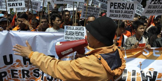 Tolak pembekuan PSSI, The Jak geruduk Istana Negara