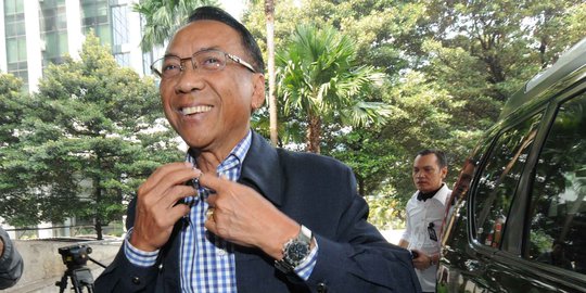 Penuhi panggilan KPK, Jero Wacik tebar senyuman