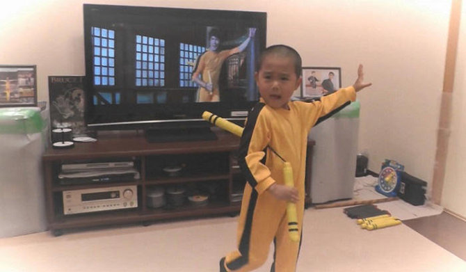 fans bruce lee cilik
