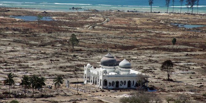 Tuhan tidak tidur, 5 masjid ini kokoh berdiri meski dilanda bencana