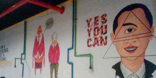 Mengintip kafe milik putra Jokowi yang dihias mural Illuminati